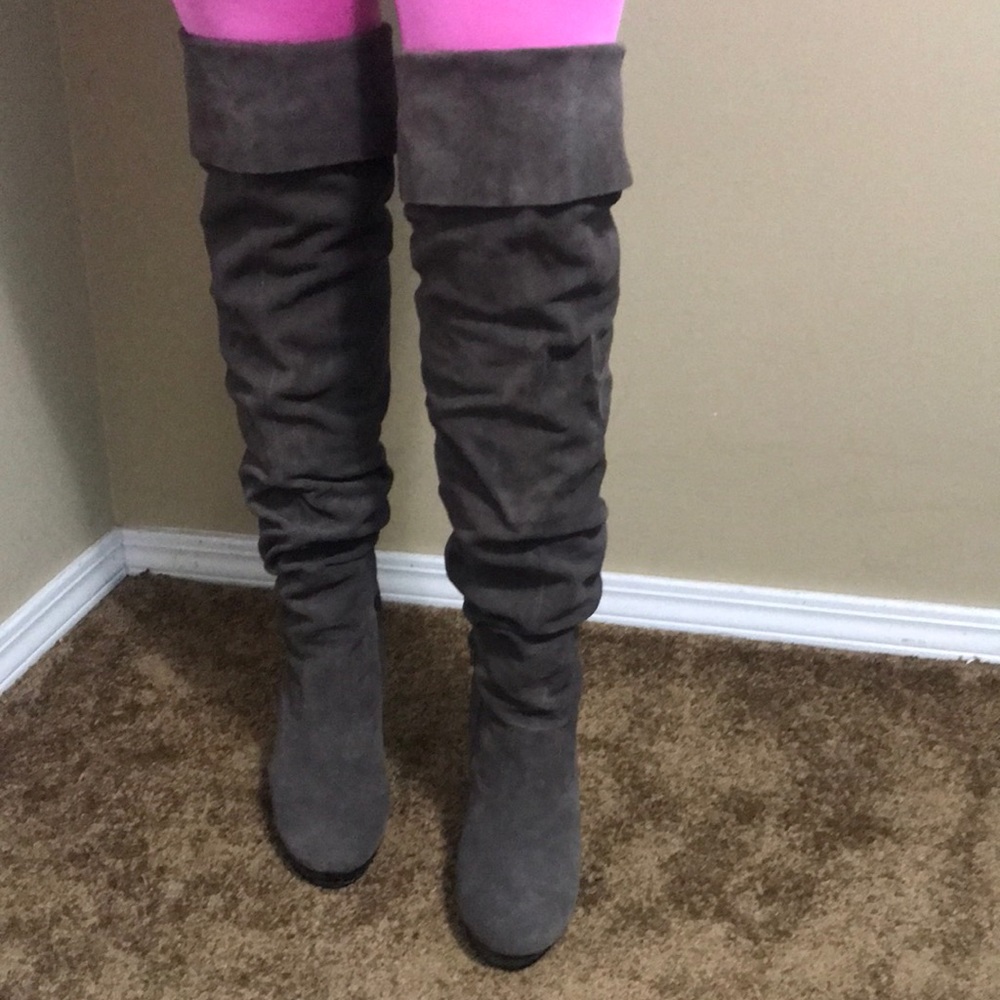Bakers Lila Over the Knee Gray Suede boots - 10